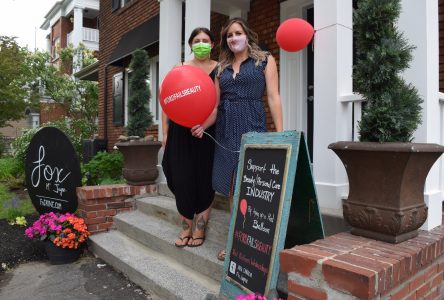 Red balloons for #FordFailsBeauty protest