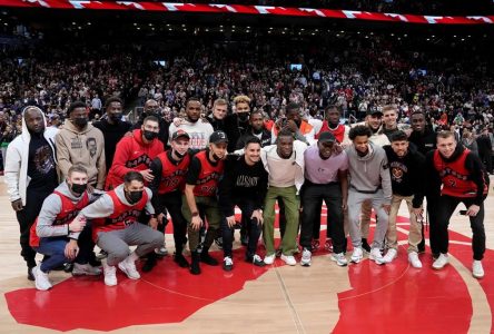 Canadian men’s soccer team earns standing ovation during Raptors game