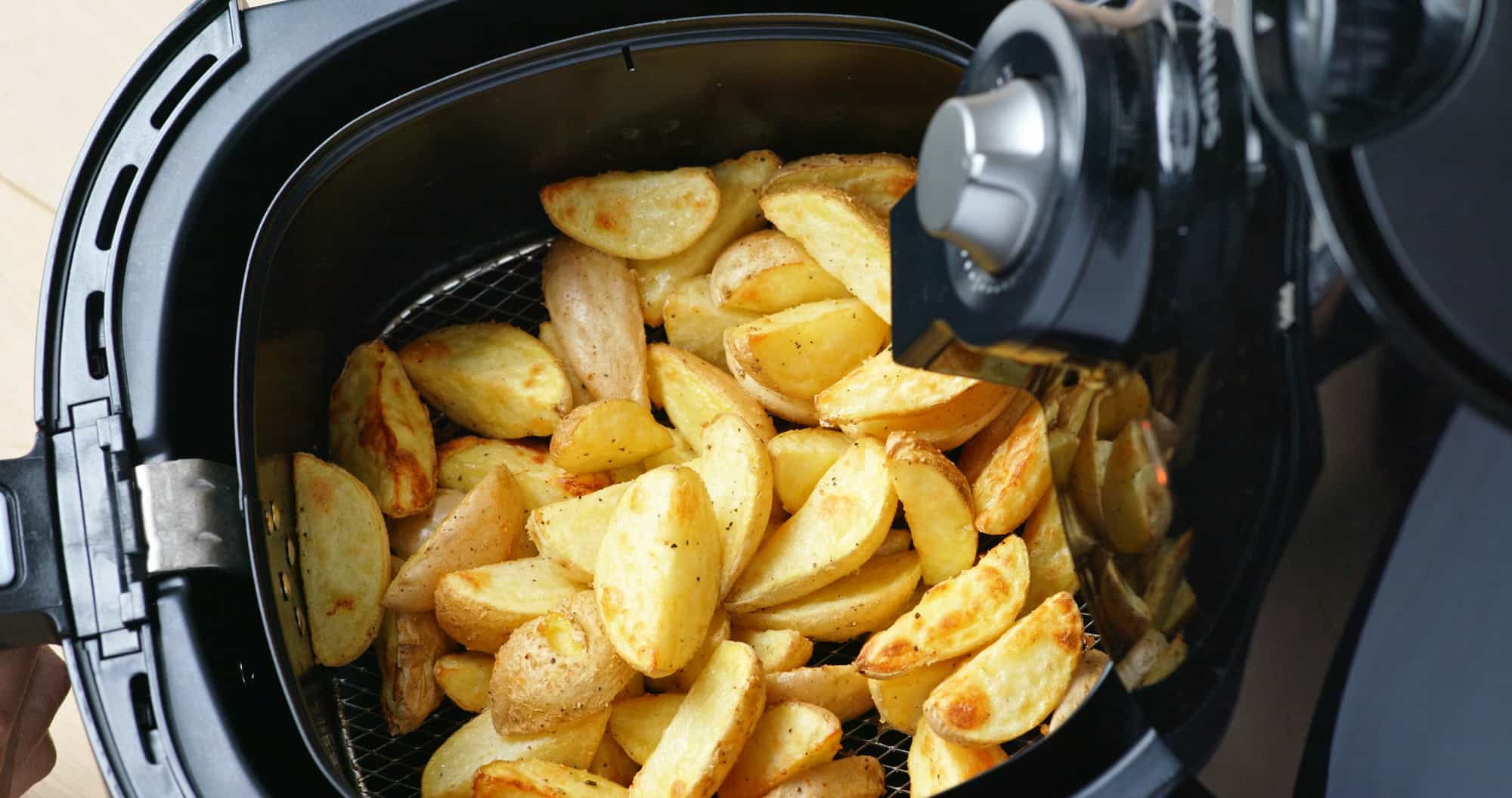 Our 4.2QT ULTREAN Airfryer is easy to use and comes in different wonderful  colors!  Why you should get an ULTREAN airfryer? It is easy to use. Place  the food inside, set