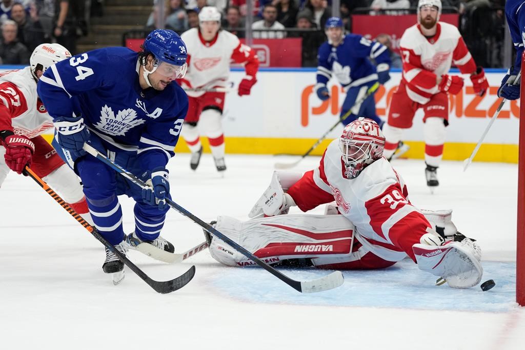 Matthews scores 59th and 60th goals of the season as Leafs down Wings 3-0