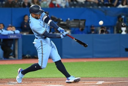 George Springer’s two home runs power Blue Jays past Astros 2-1