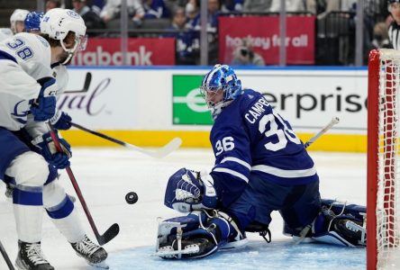 Hedman’s four points leads Lightning over Maple Leafs in Game 2 to even series