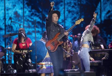 Arcade Fire announce 2022 world tour, with stops in Edmonton, Toronto and Vancouver