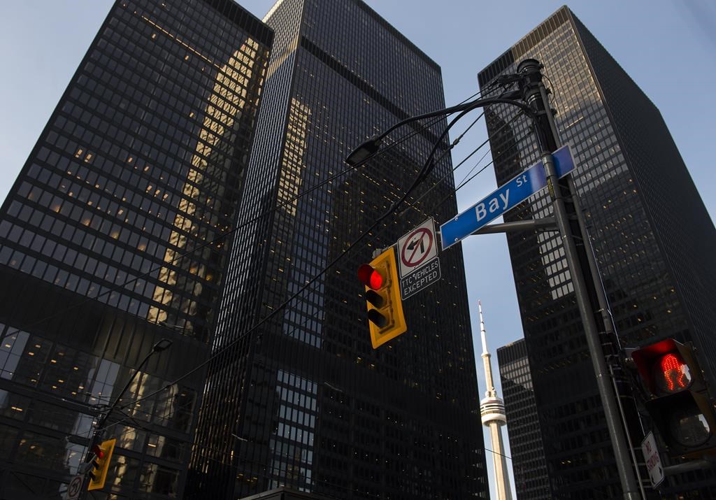 S&P/TSX composite closes down more than 100 points, U.S. stock markets mixed