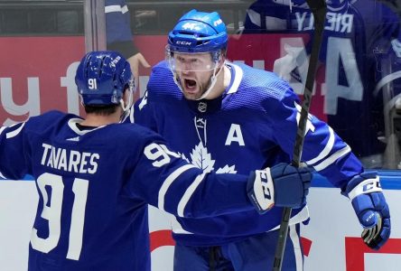 Leafs search for killer instinct, look to bury playoff ghosts with Bolts on the brink