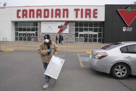 Canadian Tire reports Q1 profit and sales up from year ago, raises dividend