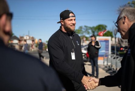 Fans, other unions join Van Zeyl and Ticats at solidarity gathering