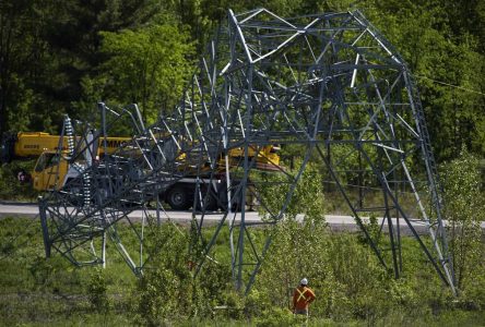 Uxbridge families balancing storm cleanup, school closures days after destruction