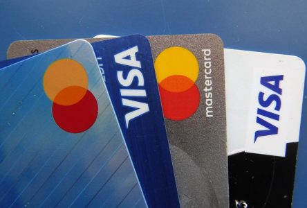 Canadian merchants eligible to claim rebates after settlement with Visa, Mastercard