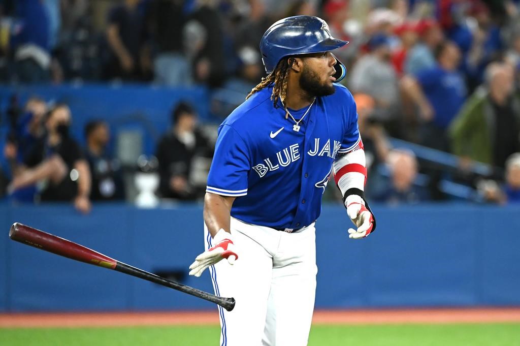 Jays hit three homers but Ryu leaves early with forearm issue in 7-3 win over ChiSox