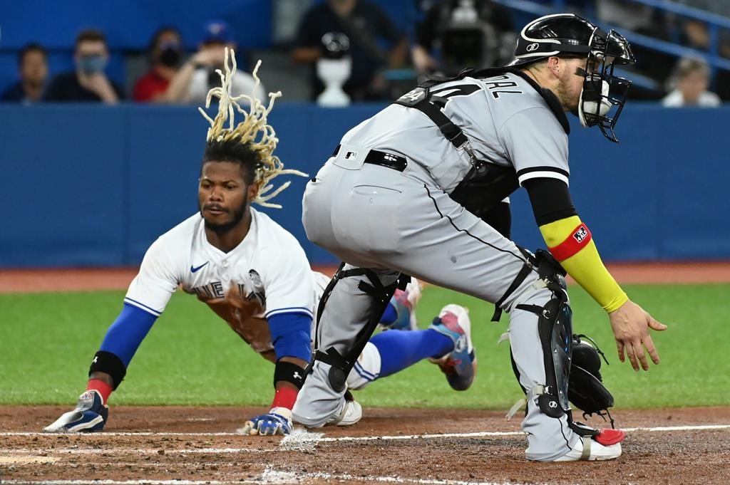 Manoah in form, Hernandez homers as Jays beat White Sox 8-3 for 8th straight victory