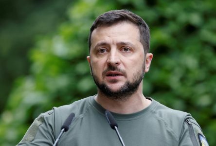 Zelenskyy calls on students to pressure their leaders to further support Ukraine