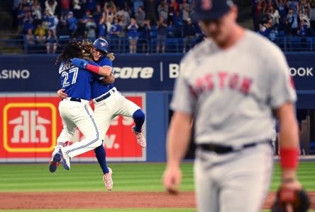 Blue Jays rally in ninth inning to clip Red Sox 6-5