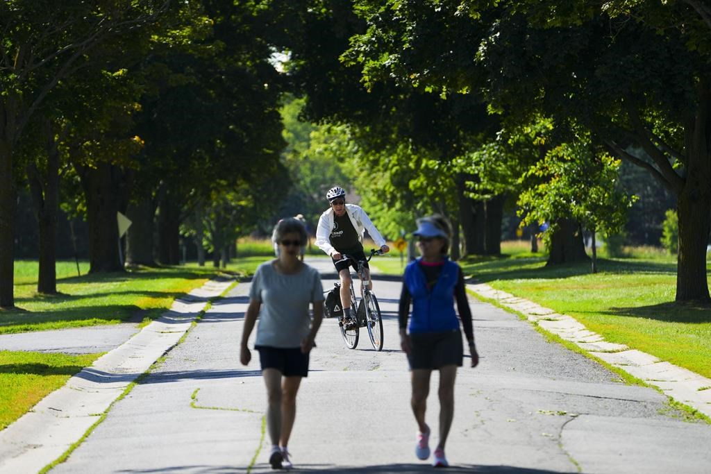 Heat warnings for large stretch of Ontario as temperatures near mid-30s