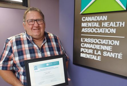 Seaway News accepts award