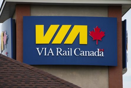 Unifor members at Via Rail ratify new collective agreement on wages, benefits