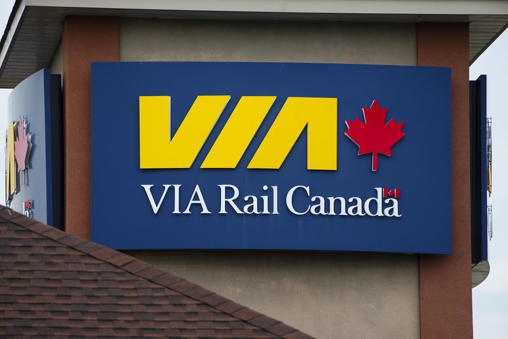 Unifor members at Via Rail ratify new collective agreement on wages, benefits