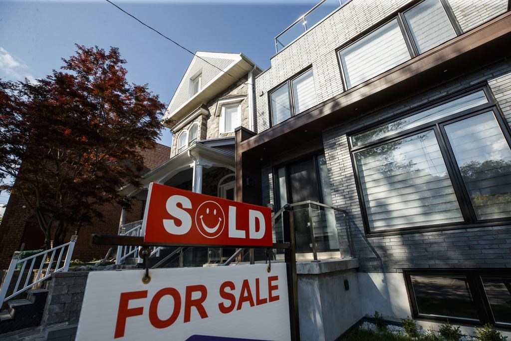 ‘Wait and see’: Toronto, Vancouver home sales plummet from 2021 as buyers hang around