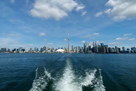 Toronto Island ferry service to go back to normal after vessel in crash cleared