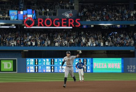 Blue Jays fan Frankie Lasagna just misses catching Aaron Judge’s 61st home run ball