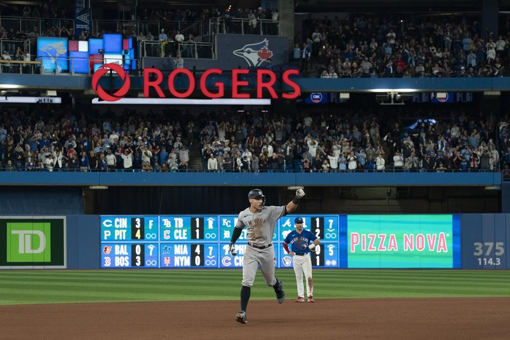 Blue Jays fan Frankie Lasagna just misses catching Aaron Judge’s 61st home run ball