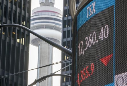 S&P/TSX composite down almost 400 points, U.S. stock markets also down
