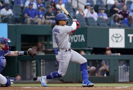 Seattle Mariners pull out wild 10-9 comeback win over Toronto to eliminate Blue Jays