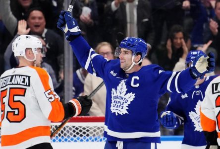 Tavares bags 11th career hat trick, Maple Leafs down Flyers to snap four-game slide