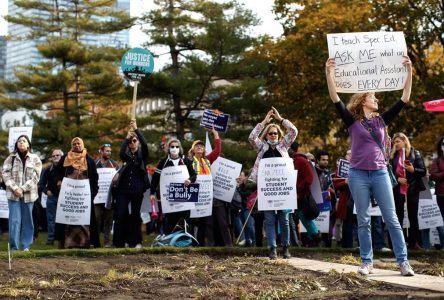 Calling Ontario education strike illegal would undermine bargaining rights: Union