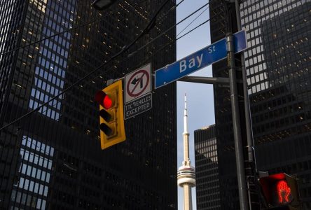 S&P/TSX composite falls more than 300 points, U.S. markets also down