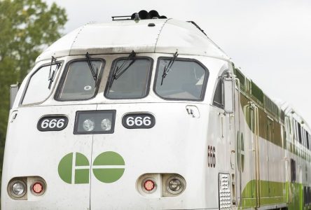 GO Transit workers reach tentative deal with Metrolinx to end strike