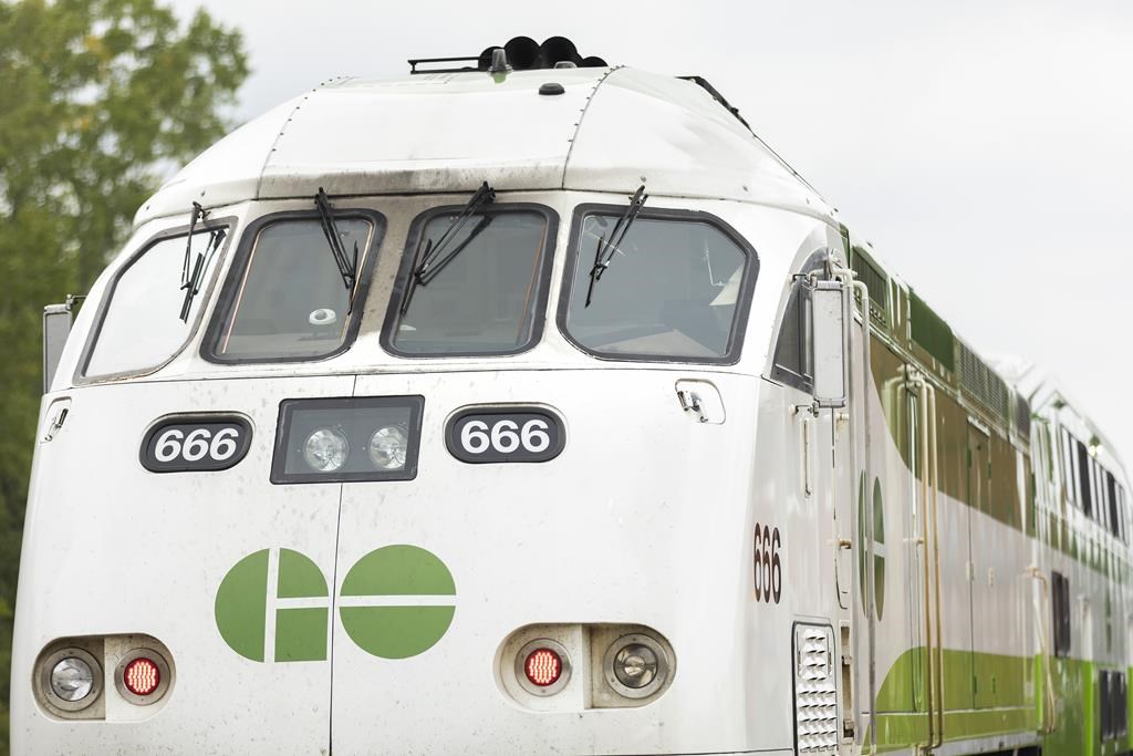 GO Transit workers reach tentative deal with Metrolinx to end strike