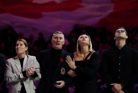 Maple Leafs honour ailing Borje Salming, rally to defeat struggling Canucks 3-2