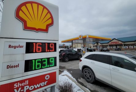 Ontario premier announces plan to extend provincial gas tax cut for one year