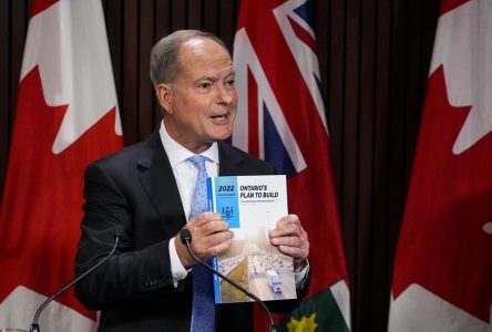 Ontario projects improving deficits, but cautions economic uncertainty