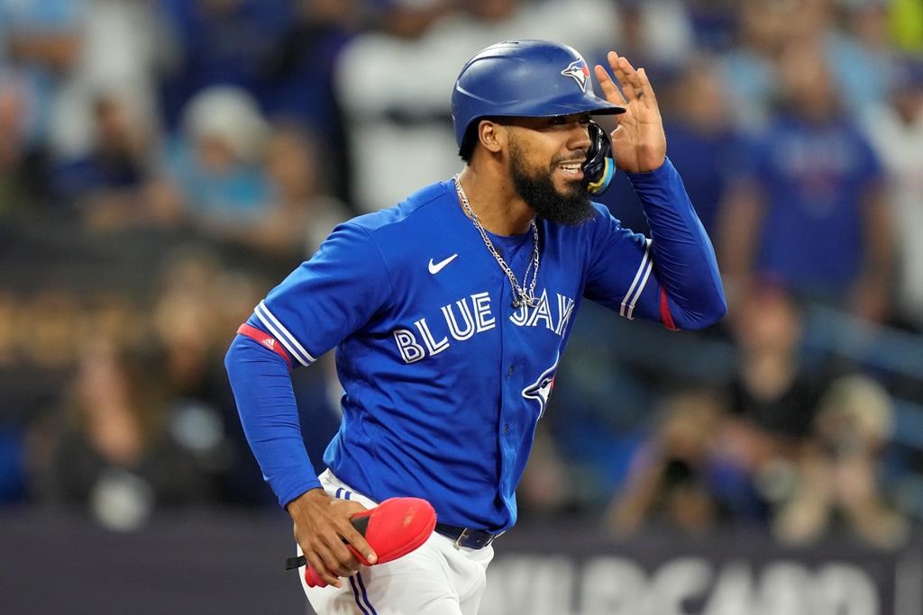 Blue Jays trade outfielder Teoscar Hernandez to Mariners for pitchers Swanson, Macko