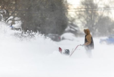 Record-setting Ontario storm drops more than a metre of now, strong winds forecasted