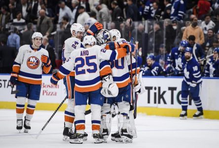 Islanders down Maple Leafs 3-2 in OT; Toronto loses Morgan Rielly to injury