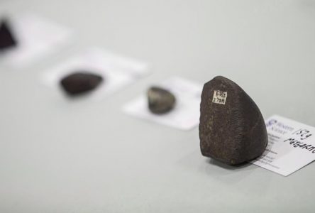 Niagara area residents asked to search for space rocks after meteorite crash