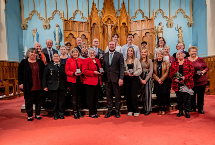 Duncan Recognizes Queen’s Platinum Jubilee Medallion Recipients