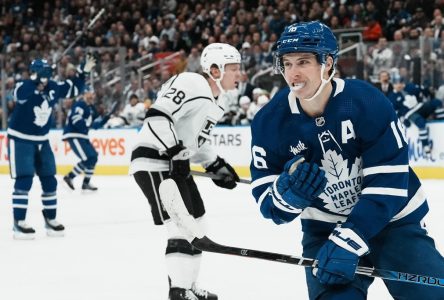 Marner scores to extend point streak to 21 games as Maple Leafs topple Kings 5-0