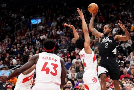 Ex-Raptors lead Clippers in win over Toronto