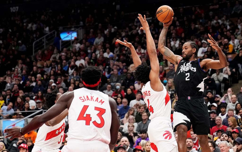 Ex-Raptors lead Clippers in win over Toronto