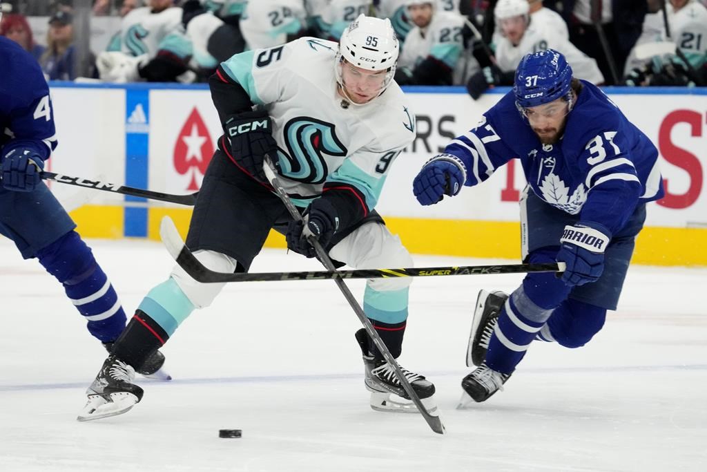 Vince Dunn’s three-point performance powers Kraken past Maple Leafs 5-1