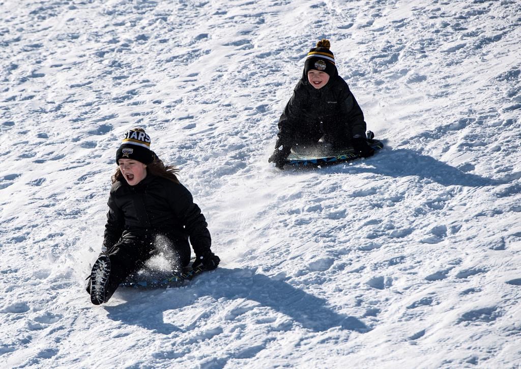 Councillors vote down controversial proposed tobogganing ban in Oshawa, Ont.