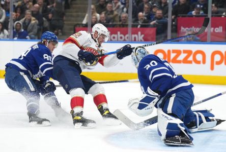 Leafs place goaltender Murray on IR, sign defenceman Timmins to extension