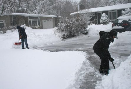 Southern Ontarians dealing with more snow as winter storms moves through region