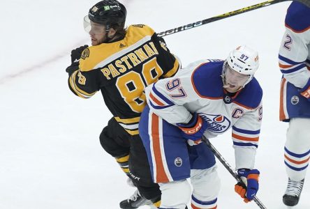 Connor McDavid, Oilers ready to face the Maple Leafs after brief injury scare