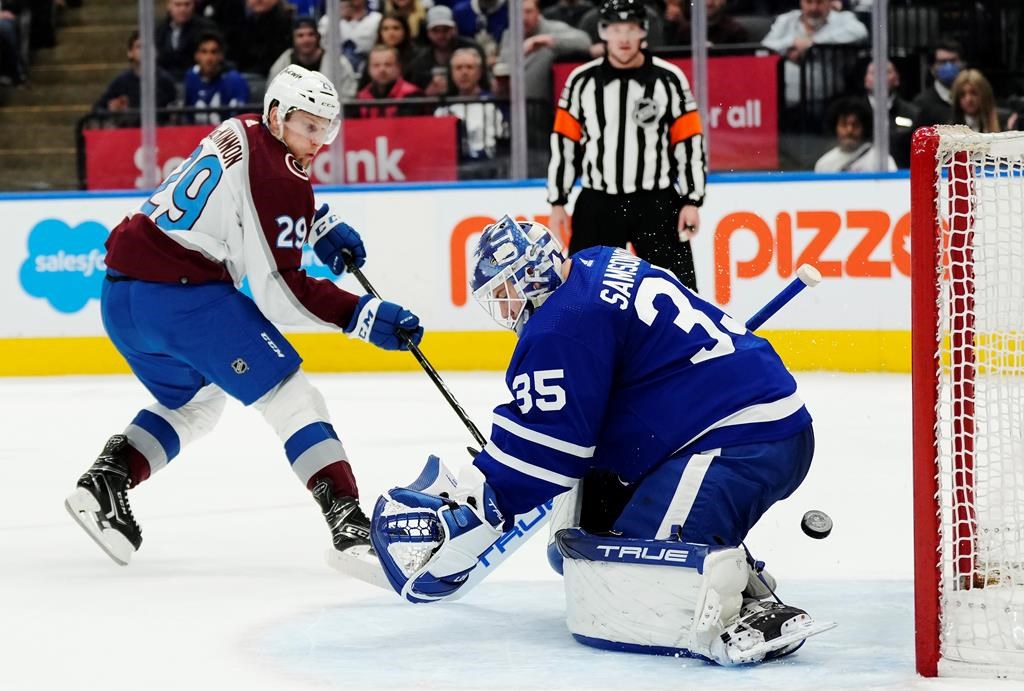 Nathan MacKinnon leads Avalanche over Maple Leafs 2-1 in a shootout