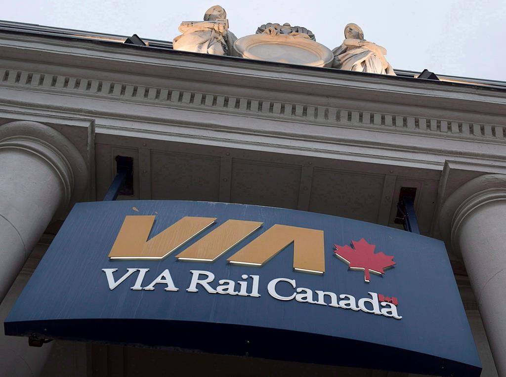 Via Rail apologizes, investigating after Muslim man told no praying at Ottawa station